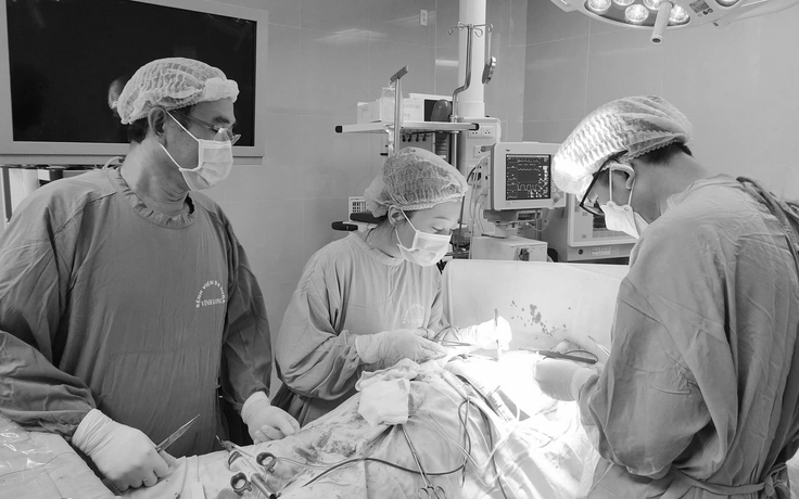 Phẫu đoạn nhũ, nạo hạch nách điều trị ung thư cho 2 bệnh nhân