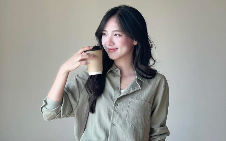 Vải đũi trở lại với áo sơ mi, váy... đúng chất 'mộc mà sang'