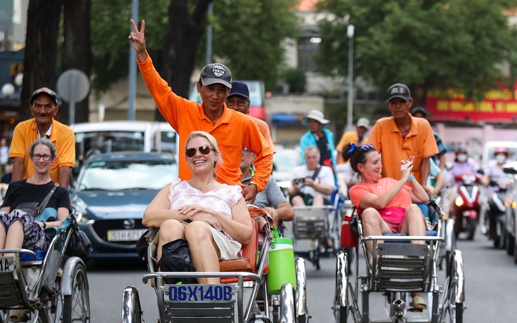 Việt Nam đón khách quốc tế cao kỷ lục, học gì để 'ăn nên làm ra'?