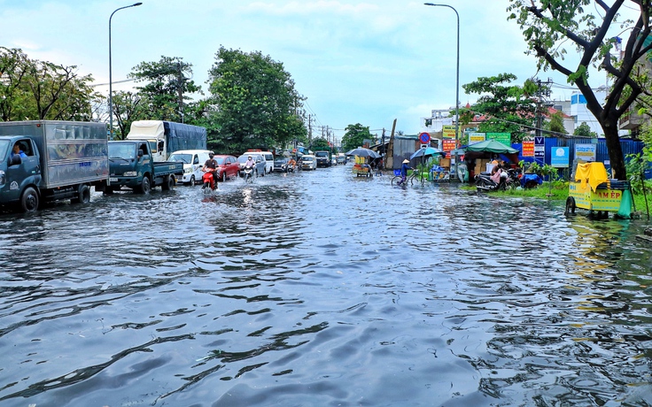 Phường lún nhanh nhất TP.HCM: Nước ngập lênh láng nhiều đường sau cơn mưa sáng nay
