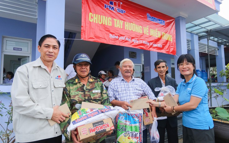 Ấm áp tình người nơi rốn lũ miền Trung