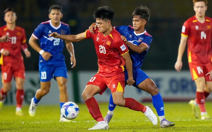 Tân binh đội tuyển Việt Nam tiết lộ lời dặn của thầy Kim, ca ngợi Xuân Son ở đẳng cấp khác