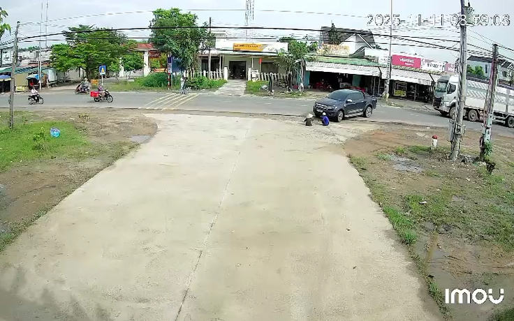 Ô tô cán hai cụ già rồi chở đi cấp cứu, không trình báo