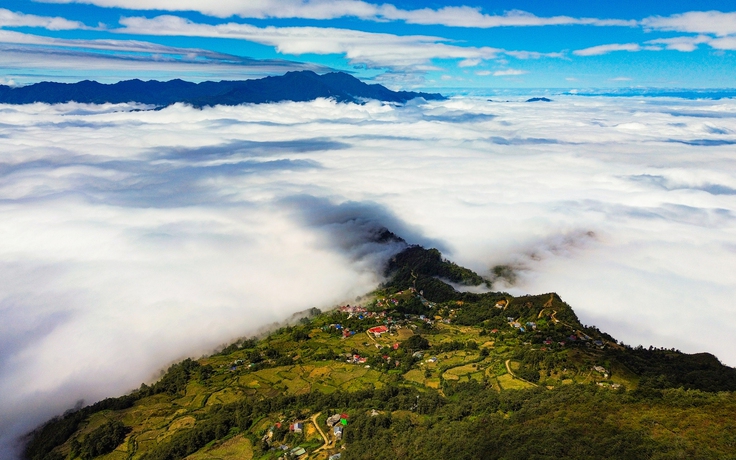 Ngắm biển mây ở ngôi làng cao nhất Việt Nam