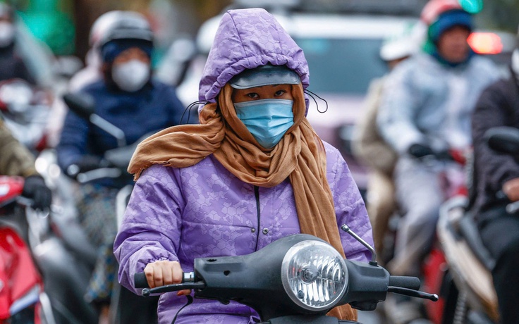 Không khí lạnh mạnh tràn xuống, miền Bắc rét khô, miền Trung mưa lớn tầm tã