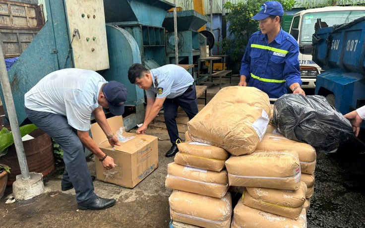 Tạm giữ hơn 1 tấn bánh kẹo không rõ nguồn gốc, xuất xứ tại TP.HCM