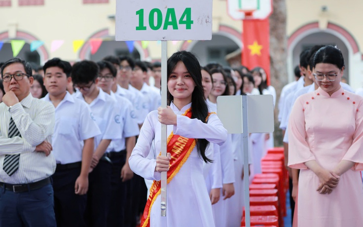 Hệ số lương đặc thù của nhà giáo là gì, vì sao đang gây tranh luận?