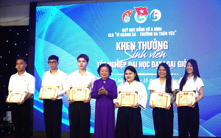 Học bổng đồng hành, hỗ trợ sinh viên suốt chặng đường học đại học