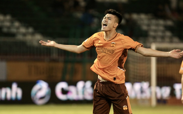 Trung vệ HAGL cao 1,95 m sẵn sàng cùng U.23 Việt Nam đánh bại U.23 Hàn Quốc