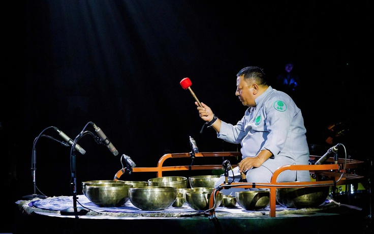 Khi khán giả… nằm nghe nhạc