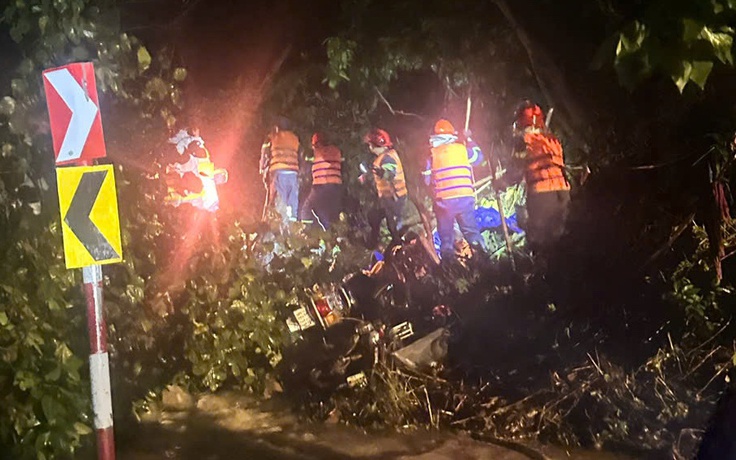 Khánh Hòa: Sạt lở đèo Khánh Sơn khiến 1 người chết, 1 người mất tích