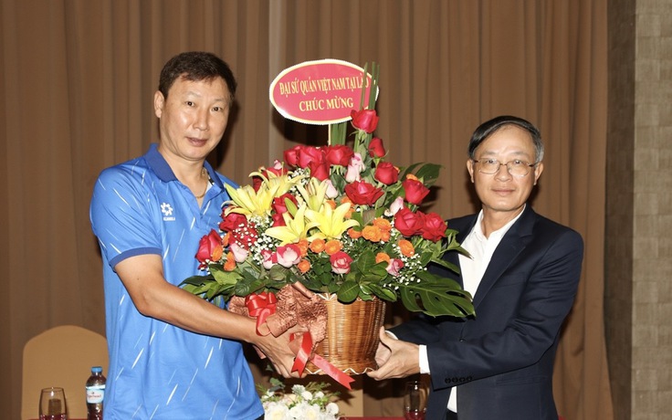 Đội tuyển Việt Nam nhận tình cảm đặc biệt tại Lào, quyết thắng trong cuộc đua giành vé châu Á