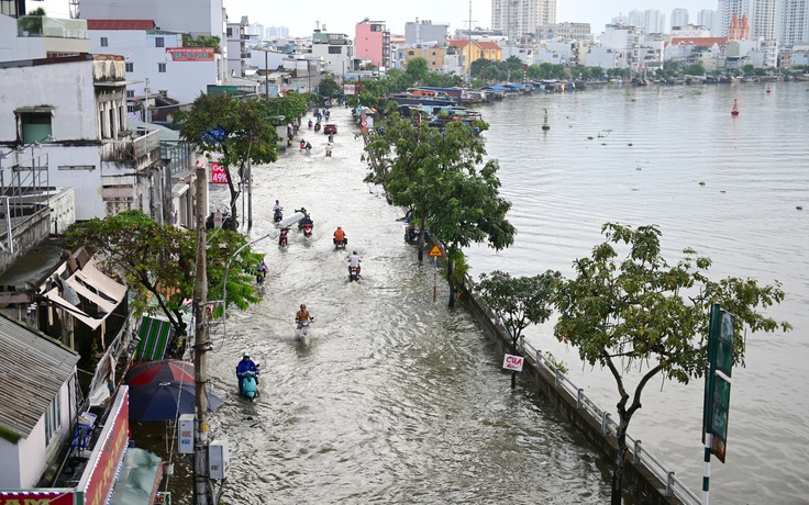 Triều cường sắp đạt đỉnh ở TP.HCM: Những tuyến đường dễ ngập người dân nên tránh