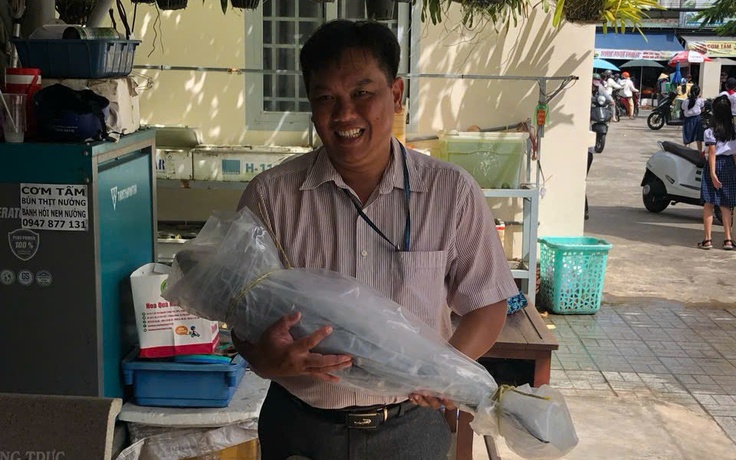 Niềm vui ngày Nhà giáo Việt Nam qua những món quà 'không đụng hàng'