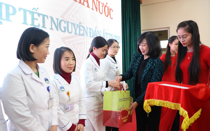 Nhiều lao động ngành y được nhận từ 1 - 2 triệu đồng dịp tết 2026