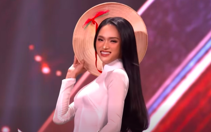 Hương Giang đem áo dài trắng lên sân khấu Miss Universe, nhận 'mưa' lời khen