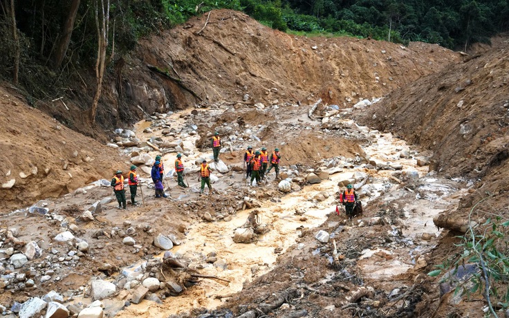 Sạt lở núi khiến 3 người bị vùi lấp: Tìm thấy một thi thể không nguyên vẹn