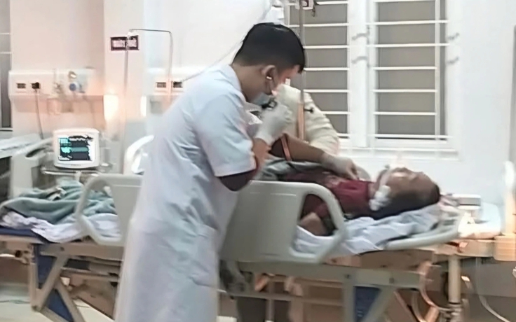 Đốt than sưởi ấm trong đêm lạnh, 2 chị em ở Quảng Trị hôn mê, nguy kịch