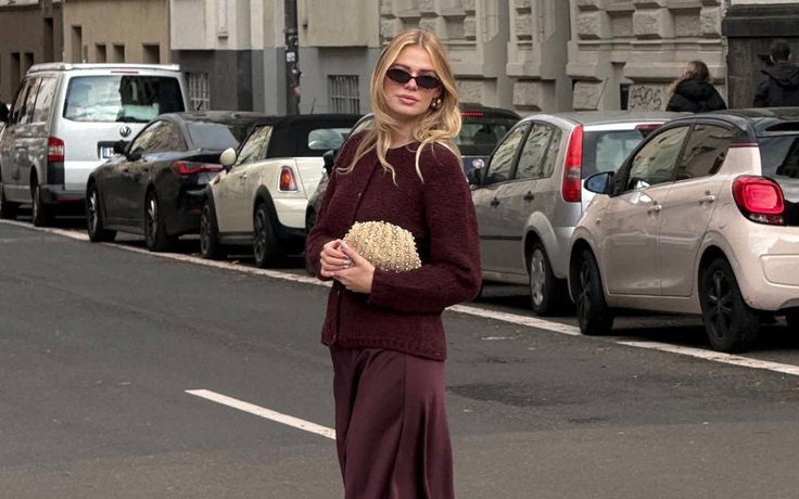 Áo len mặc bên ngoài váy, bản phối dành cho những cô nàng sành điệu