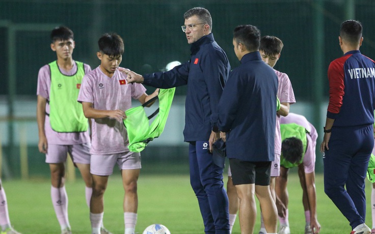 Lộ diện kênh phát trực tiếp U.17 Việt Nam đấu U.17 Singapore: HLV Roland loại 4 cầu thủ