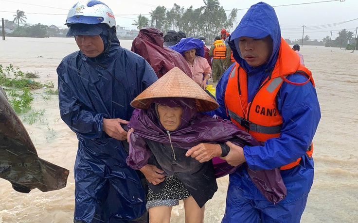 Vào rốn ngập lụt Phú Yên cũ, Khánh Hòa, Gia Lai: Nhiều nơi còn kêu cứu