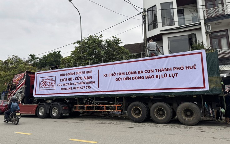 Vừa gượng dậy sau lũ, người Huế hướng về vùng lũ Đắk Lắk, Khánh Hòa