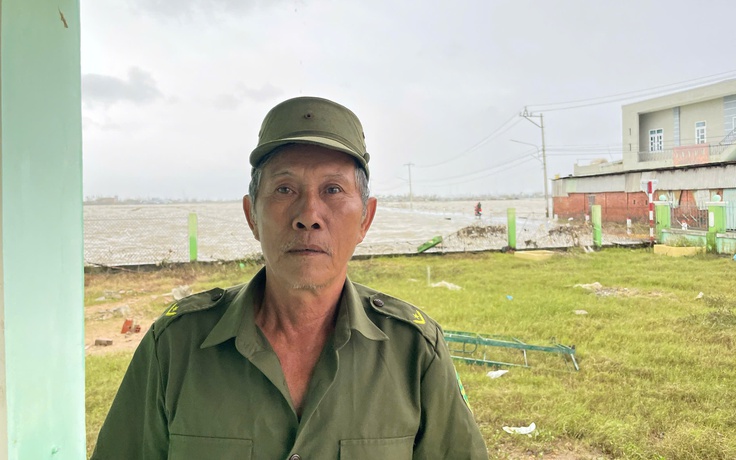 Ông lão ở Gia Lai cứu thanh niên chìm trong nước lũ: 'Không kịp nghĩ gì khác'