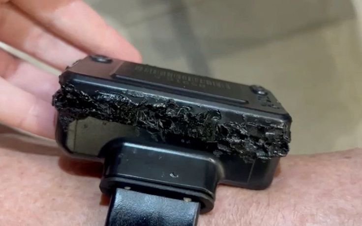 Cựu Tổng thống Brazil Bolsonaro nghi cố phá vòng định vị để bỏ trốn