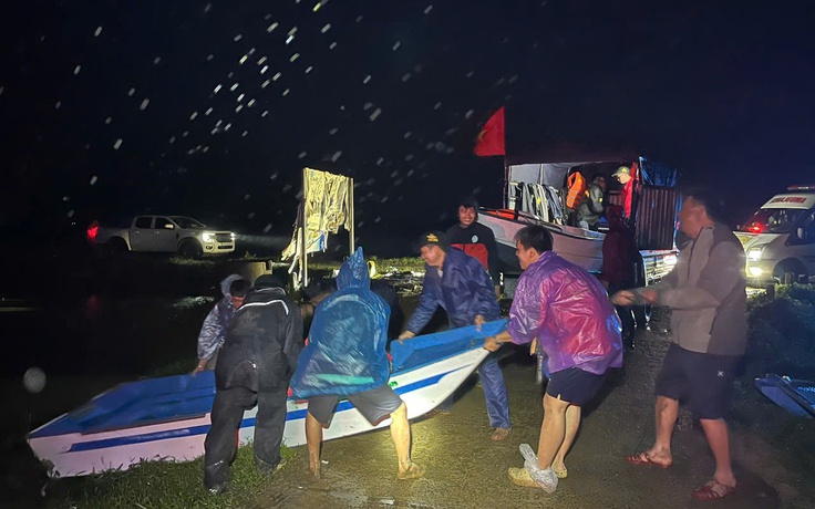 Lời dặn 'mang theo thẻ căn cước' đầy ám ảnh, vẫn lao vào rốn lũ cứu dân