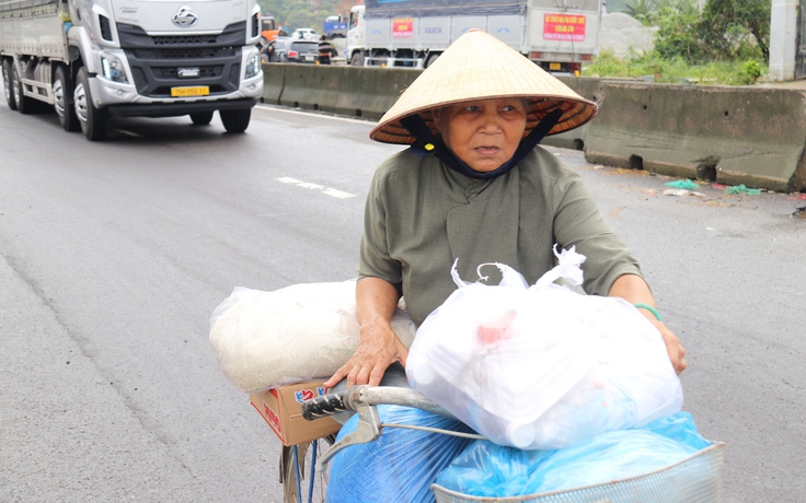 Lũ dữ tàn phá Hòa Xuân ở Đắk Lắk, cả nước hướng về cứu giúp dân