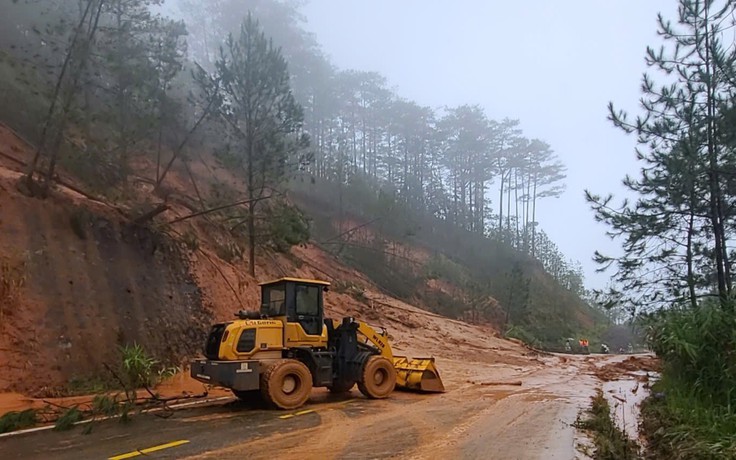 QL27C nối Đà Lạt - Nha Trang gần đèo Khánh Lê tiếp tục sạt lở nghiêm trọng