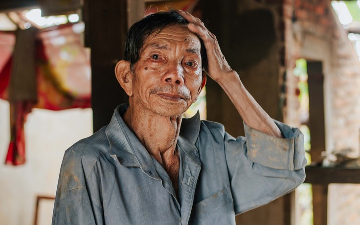 Giữa đổ nát sau lũ, người dân Hòa Thịnh bần thần: 'Không biết bắt đầu lại từ đâu'