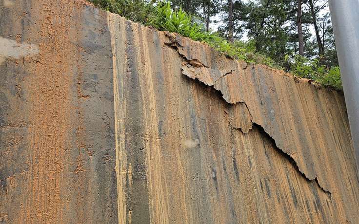 Đèo Prenn Đà Lạt sau hơn 1 năm nâng cấp bị sụt lún nghiêm trọng