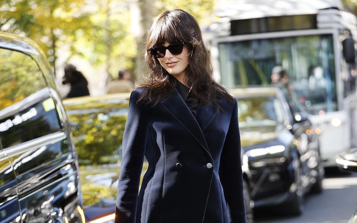 Chân váy nhung đẹp từ công sở đến tiệc tối