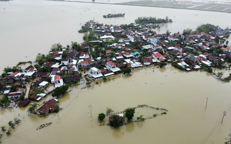 Doanh nghiệp bảo hiểm bồi thường nhanh cho khách hàng vùng mưa lũ