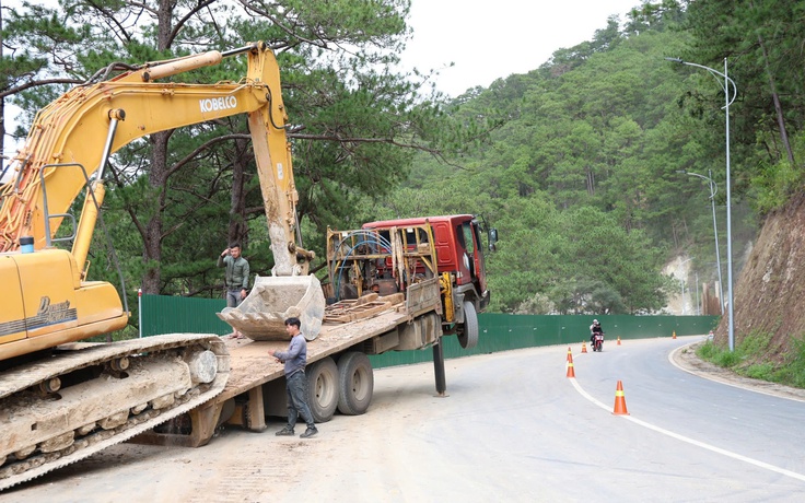 13 giờ ngày 25.11 thông đèo Prenn sau 8 ngày tạm dừng vì sạt lở