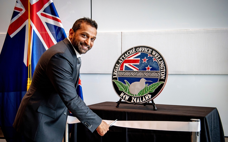 New Zealand tiêu hủy quà tặng của Giám đốc FBI