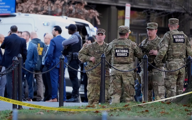 Hai lính vệ binh bị bắn trọng thương gần Nhà Trắng, ông Trump điều thêm quân