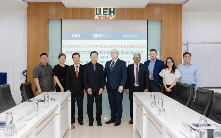 Đại học Kinh tế TP.HCM liên kết đào tạo tiến sĩ với Đại học Huddersfield của Anh