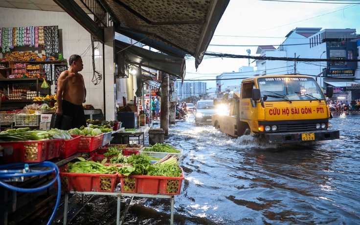 TP.HCM yêu cầu hạ thấp hồ chứa, chủ động đón bão số 15