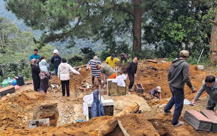 Khẩn cấp di dời 40 ngôi mộ trên đồi có nguy cơ sạt trượt