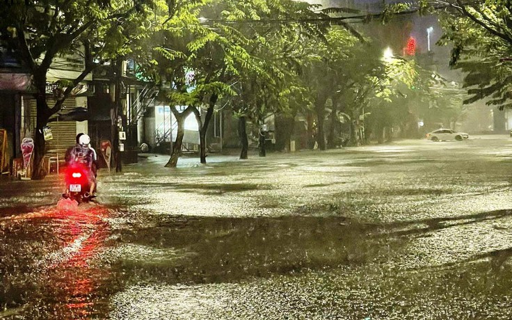 Đà Nẵng: Dự báo mưa lớn đến hết ngày 4.11, người dân tiếp tục dọn đồ chạy lũ