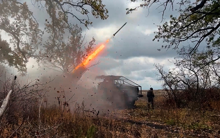 Chiến sự Ukraine ngày 1.349: Nga áp sát trung tâm Pokrovsk, Kyiv lại tập kích Saratov