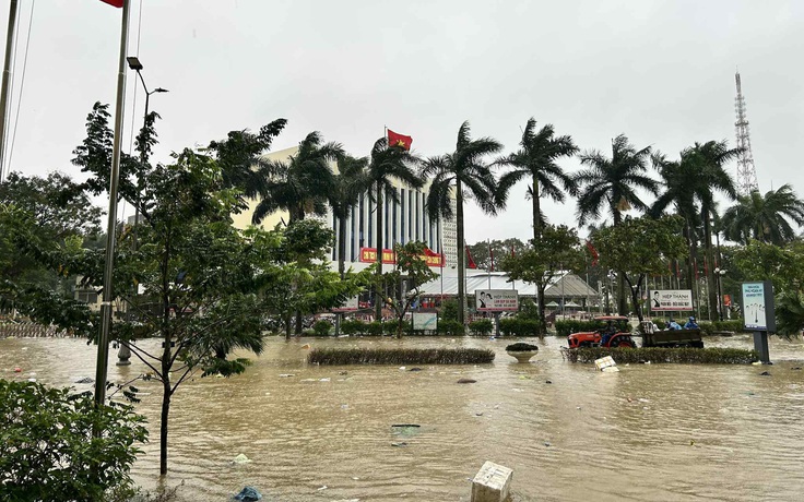 'Trận lụt thứ 3 trong vòng 10 ngày, quá mệt mỏi!'