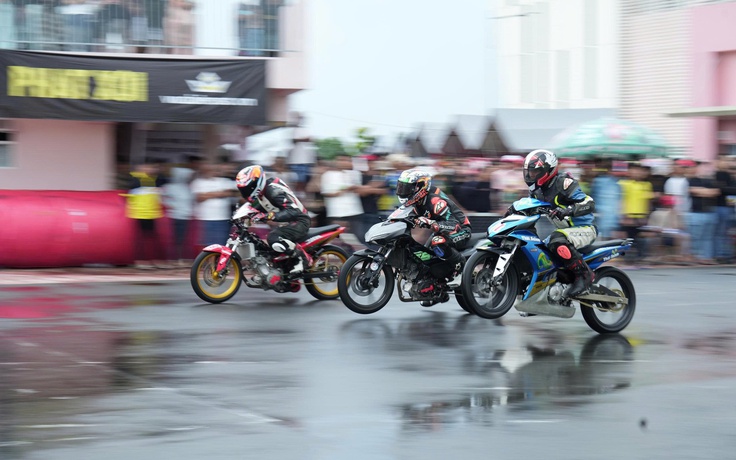 Vĩnh Long: Kịch tính giải đua xe mô tô 'sân tròn' vô địch quốc gia