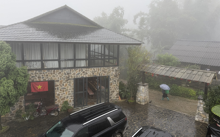 Du lịch chật vật vì mưa bão liên tục