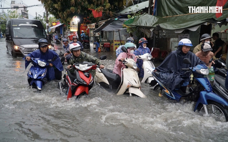 Xe máy bị ngập nước, vì sao cần thiết phải thay dầu phanh?