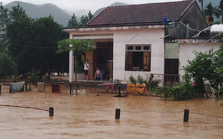 Lũ chồng lũ ở Đà Nẵng: 'Mong đừng lặp lại cảnh ăn mì gói suốt 5 ngày'