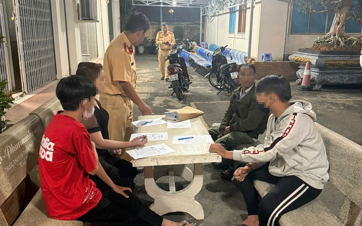 Clip học sinh chạy xe độ, che biển số: CSGT TP.HCM phạt cả học sinh lẫn chủ xe