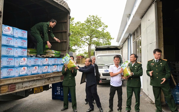 Petrovietnam vượt mưa lũ trực tiếp hỗ trợ đồng bào miền Trung